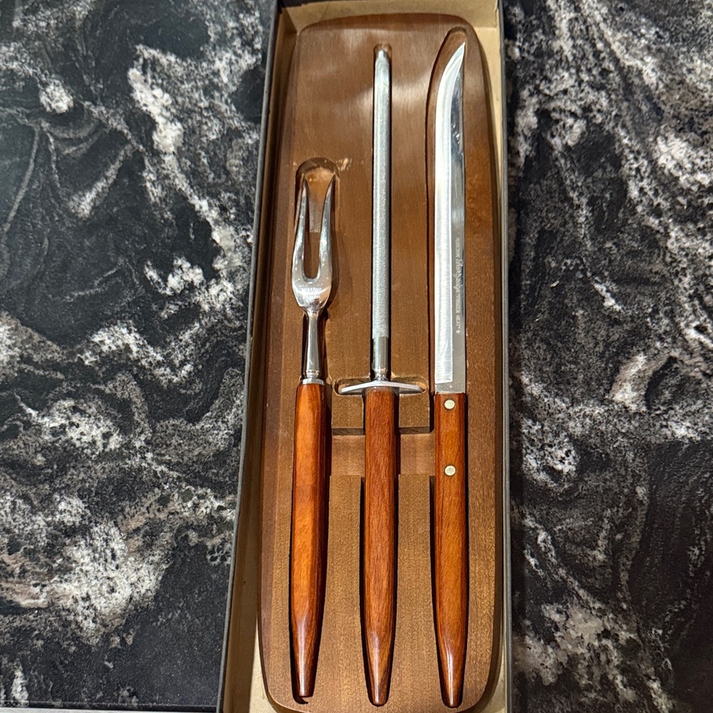 Robeson Young Modern Vintage Carving Set